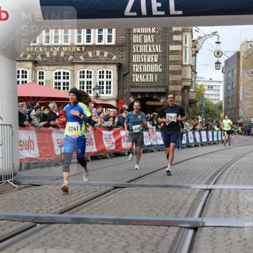 05.10.2025 - 20. swb-Marathon Bremen Yannick Fuchs http://msf.ph/oto/9237233 05.10.2025 10:38:54 Ziel 9341, 10352, 10409, 10517, 10862, 11132 meine-sportfotos.de