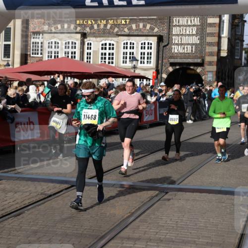05.10.2025 - 20. swb-Marathon Bremen Yannick Fuchs http://msf.ph/oto/9237249 05.10.2025 11:06:08 Ziel 9355, 9931, 10081, 10095, 10587, 10597, 11134, 11425, 11468, 11525 meine-sportfotos.de