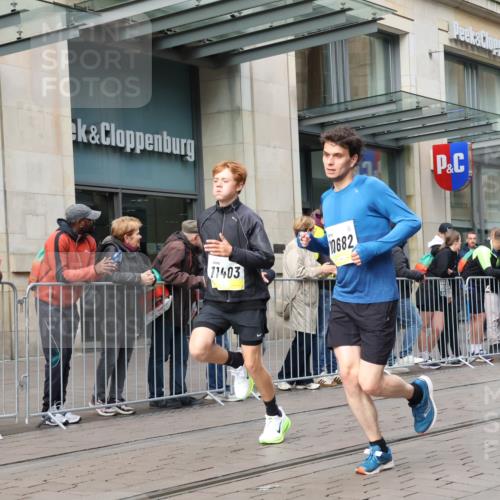 05.10.2025 - 20. swb-Marathon Bremen Strokosch-Dieckow http://msf.ph/oto/9237259 05.10.2025 10:45:22 Ziel 28, 8000, 9200, 9222, 9250, 9285, 9709, 9960, 10053, 10350, 10639, 10682, 10773, 10792, 10823, 11678, 11745, 28, 8000, 9200, 9222, 9250, 9285, 9709, 9960, 10053, 10350, 10639, 10682, 10773, 10792, 10823, 11678, 11745 meine-sportfotos.de