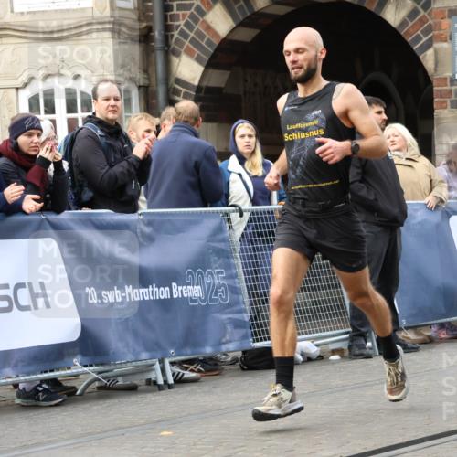 05.10.2025 - 20. swb-Marathon Bremen Strokosch-Dieckow http://msf.ph/oto/9237263 05.10.2025 12:40:14 Ziel 1714, 2138 meine-sportfotos.de