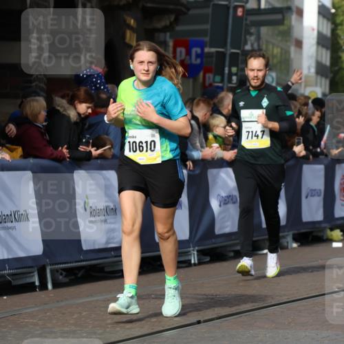05.10.2025 - 20. swb-Marathon Bremen Strokosch-Dieckow http://msf.ph/oto/9237264 05.10.2025 10:55:51 Ziel 7147, 9521, 9871, 10253, 10385, 10610, 10653, 10654, 10921, 11052, 11249, 11439 meine-sportfotos.de