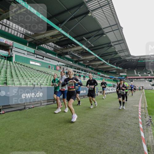 05.10.2025 - 20. swb-Marathon Bremen Michael Burmester http://msf.ph/oto/9237268 05.10.2025 13:00:14 Laufen im Stadion 47, 271, 283, 491, 498, 575, 627, 694, 860, 954, 978, 1017, 1116, 1471, 1525, 1548, 1606, 1806, 2007, 2504, 2518, 2609, 2745, 2782, 2866, 2915, 3040, 3104, 3160, 3169, 3177, 3230, 3237, 3293, 3549, 3592, 3605, 3783, 4034, 4035, 4046, 4181, 4202, 4220, 4502, 4536, 4592, 4661, 4824, 4879, 5493, 5610, 5627, 6027, 6126, 6208, 6389, 6439, 6536, 6636, 6674, 6704, 6762, 6881, 7295, 7307, 7421, 7537, 7598, 7679, 8258, 8372, 8699, 8981, 27, 807, 1043, 1516, 1598 meine-sportfotos.de