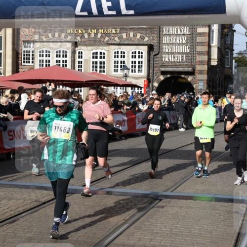 05.10.2025 - 20. swb-Marathon Bremen Yannick Fuchs http://msf.ph/oto/9237270 05.10.2025 11:06:08 Ziel 9355, 9931, 10081, 10095, 10587, 10597, 11134, 11425, 11468, 11525 meine-sportfotos.de