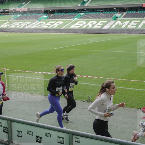 05.10.2025 - 20. swb-Marathon Bremen Michael Burmester http://msf.ph/oto/9237282 05.10.2025 10:33:00 Laufen im Stadion 7165, 9176, 9187, 9195, 9197, 9238, 9258, 9260, 9268, 9284, 9295, 9313, 9318, 9367, 9392, 9402, 9407, 9436, 9439, 9456, 9461, 9464, 9475, 9492, 9494, 9514, 9517, 9539, 9548, 9570, 9574, 9577, 9650, 9654, 9703, 9754, 9830, 9834, 9835, 9856, 9868, 9900, 9918, 9933, 9939, 9950, 9957, 9985, 10007, 10008, 10034, 10042, 10046, 10097, 10174, 10215, 10233, 10234, 10253, 10308, 10309, 10323, 10326, 10349, 10385, 10387, 10388, 10394, 10402, 10416, 10436, 10460, 10475, 10487 meine-sportfotos.de