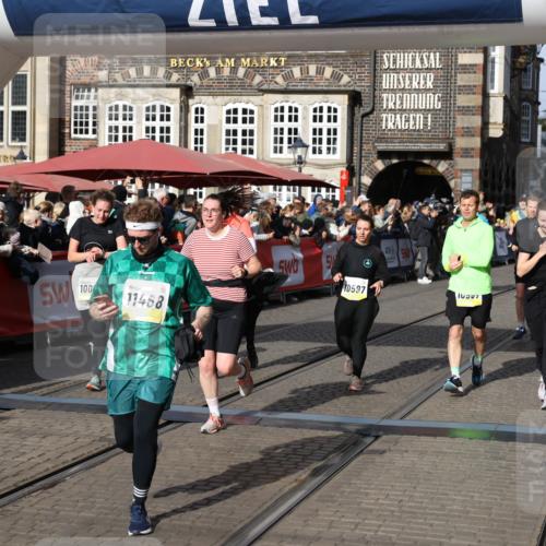 05.10.2025 - 20. swb-Marathon Bremen Yannick Fuchs http://msf.ph/oto/9237285 05.10.2025 11:06:09 Ziel 9355, 9931, 10081, 10095, 10101, 10587, 10597, 11134, 11425, 11468, 11525 meine-sportfotos.de
