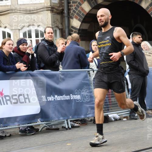 05.10.2025 - 20. swb-Marathon Bremen Strokosch-Dieckow http://msf.ph/oto/9237289 05.10.2025 12:40:14 Ziel 1714, 2138 meine-sportfotos.de