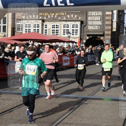 05.10.2025 - 20. swb-Marathon Bremen Yannick Fuchs http://msf.ph/oto/9237290 05.10.2025 11:06:09 Ziel 9355, 9931, 10081, 10095, 10101, 10587, 10597, 11134, 11425, 11468, 11525 meine-sportfotos.de