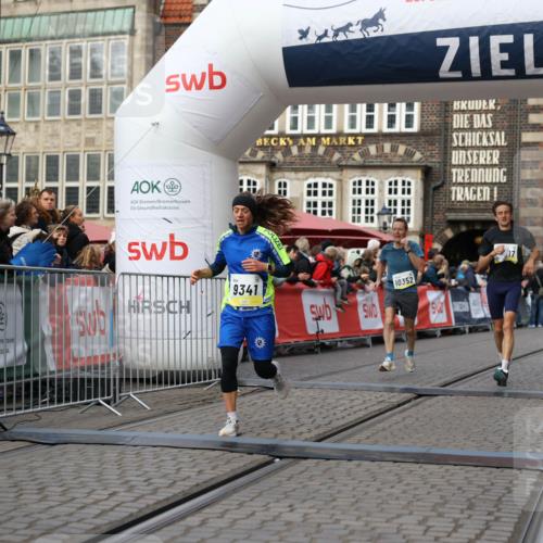05.10.2025 - 20. swb-Marathon Bremen Yannick Fuchs http://msf.ph/oto/9237291 05.10.2025 10:38:55 Ziel 9341, 10352, 10409, 10517, 10862, 11132 meine-sportfotos.de