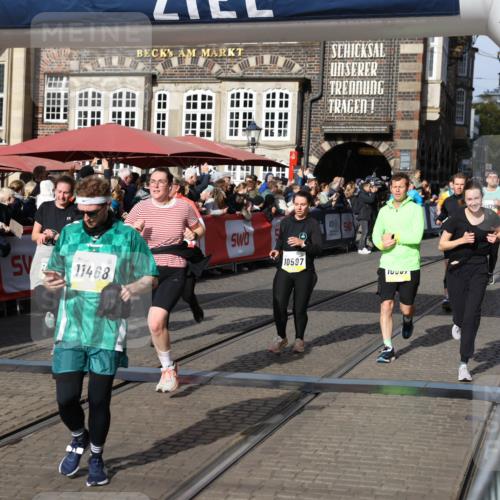 05.10.2025 - 20. swb-Marathon Bremen Yannick Fuchs http://msf.ph/oto/9237305 05.10.2025 11:06:09 Ziel 9355, 9931, 10081, 10095, 10101, 10587, 10597, 11134, 11425, 11468, 11525 meine-sportfotos.de