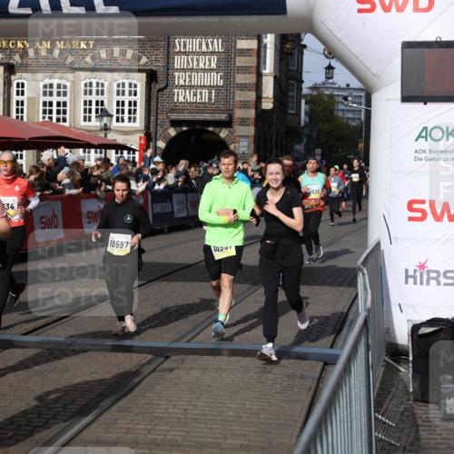 05.10.2025 - 20. swb-Marathon Bremen Yannick Fuchs http://msf.ph/oto/9237307 05.10.2025 11:06:09 Ziel 9355, 9931, 10081, 10095, 10101, 10587, 10597, 11134, 11425, 11468, 11525 meine-sportfotos.de