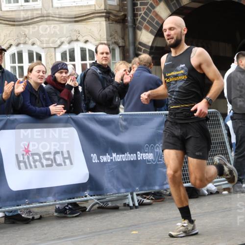 05.10.2025 - 20. swb-Marathon Bremen Strokosch-Dieckow http://msf.ph/oto/9237309 05.10.2025 12:40:14 Ziel 1714, 2138 meine-sportfotos.de