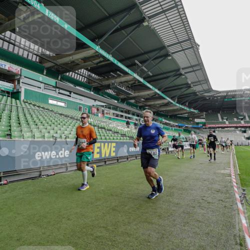 05.10.2025 - 20. swb-Marathon Bremen Michael Burmester http://msf.ph/oto/9237311 05.10.2025 13:00:19 Laufen im Stadion 47, 52, 271, 283, 491, 498, 575, 627, 694, 860, 954, 978, 1017, 1116, 1182, 1471, 1525, 1548, 1606, 1806, 2007, 2504, 2518, 2609, 2745, 2782, 2822, 2866, 2915, 3040, 3104, 3160, 3169, 3177, 3230, 3237, 3293, 3549, 3592, 3605, 3783, 4034, 4035, 4046, 4181, 4202, 4220, 4502, 4592, 4661, 4824, 4879, 5272, 5493, 5610, 5627, 5663, 6027, 6057, 6126, 6208, 6389, 6439, 6440, 6523, 6536, 6636, 6674, 6704, 6762, 6881, 7295, 7307, 7537, 7598, 7679, 8258, 8699, 27, 807, 1043 meine-sportfotos.de