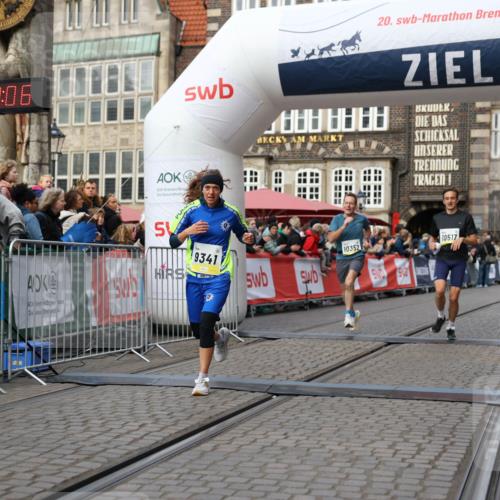 05.10.2025 - 20. swb-Marathon Bremen Yannick Fuchs http://msf.ph/oto/9237312 05.10.2025 10:38:55 Ziel 9341, 10352, 10409, 10517, 10862, 11132 meine-sportfotos.de