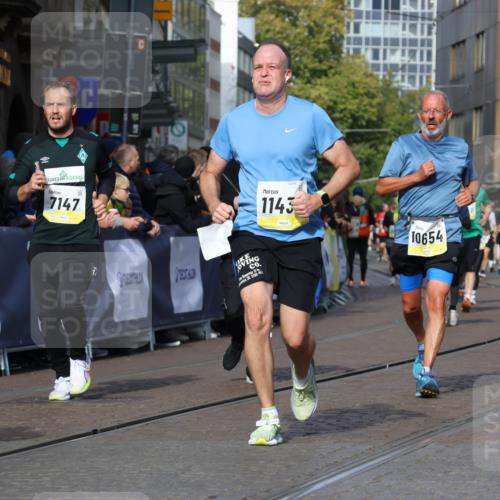 05.10.2025 - 20. swb-Marathon Bremen Strokosch-Dieckow http://msf.ph/oto/9237320 05.10.2025 10:55:52 Ziel 7147, 9521, 9871, 10253, 10385, 10610, 10654, 10758, 10921, 11052, 11439 meine-sportfotos.de