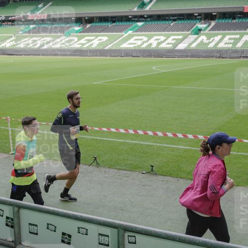05.10.2025 - 20. swb-Marathon Bremen Michael Burmester http://msf.ph/oto/9237325 05.10.2025 10:33:01 Laufen im Stadion 7165, 9176, 9187, 9195, 9197, 9238, 9258, 9260, 9268, 9284, 9295, 9313, 9318, 9367, 9392, 9402, 9407, 9436, 9456, 9461, 9464, 9475, 9492, 9494, 9514, 9517, 9539, 9548, 9570, 9574, 9577, 9650, 9654, 9703, 9754, 9830, 9834, 9835, 9856, 9868, 9900, 9918, 9933, 9939, 9950, 9957, 9985, 10007, 10008, 10034, 10042, 10046, 10097, 10174, 10232, 10233, 10234, 10253, 10308, 10309, 10323, 10326, 10349, 10385, 10387, 10388, 10394, 10402, 10416, 10436, 10475, 10487, 10533 meine-sportfotos.de