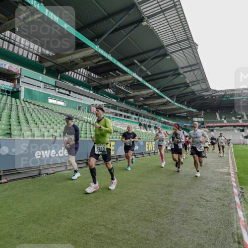 05.10.2025 - 20. swb-Marathon Bremen Michael Burmester http://msf.ph/oto/9237334 05.10.2025 13:00:23 Laufen im Stadion 47, 52, 271, 283, 491, 498, 575, 627, 694, 860, 954, 978, 1017, 1116, 1182, 1471, 1525, 1548, 1606, 1806, 2007, 2504, 2518, 2609, 2745, 2782, 2822, 2866, 2915, 3040, 3104, 3160, 3169, 3177, 3230, 3237, 3293, 3549, 3592, 3605, 3783, 4034, 4035, 4046, 4181, 4202, 4220, 4502, 4592, 4661, 4824, 4879, 5272, 5610, 5627, 5663, 5836, 5841, 6027, 6057, 6126, 6208, 6389, 6439, 6440, 6523, 6536, 6636, 6674, 6704, 6762, 6881, 7295, 7307, 7537, 7598, 7679, 8258, 8699 meine-sportfotos.de