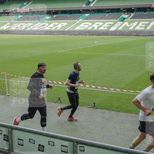 05.10.2025 - 20. swb-Marathon Bremen Michael Burmester http://msf.ph/oto/9237353 05.10.2025 10:33:03 Laufen im Stadion 7077, 7165, 9176, 9187, 9195, 9197, 9238, 9258, 9260, 9268, 9284, 9295, 9318, 9367, 9392, 9402, 9407, 9436, 9456, 9461, 9464, 9475, 9492, 9494, 9514, 9517, 9539, 9548, 9570, 9574, 9577, 9650, 9654, 9703, 9754, 9830, 9835, 9856, 9900, 9918, 9933, 9939, 9950, 9957, 9985, 10007, 10008, 10034, 10042, 10046, 10097, 10174, 10232, 10233, 10234, 10253, 10308, 10309, 10323, 10326, 10349, 10385, 10387, 10388, 10394, 10402, 10416, 10436, 10475, 10484, 10487, 10533 meine-sportfotos.de