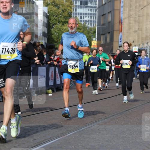 05.10.2025 - 20. swb-Marathon Bremen Strokosch-Dieckow http://msf.ph/oto/9237371 05.10.2025 10:55:53 Ziel 7147, 9521, 9871, 10610, 10654, 10758, 10921, 11052, 11439 meine-sportfotos.de