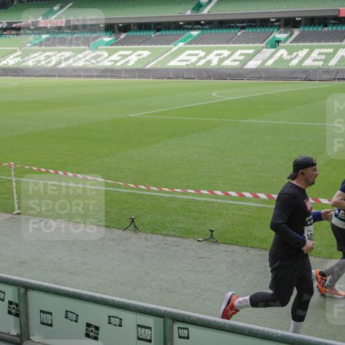 05.10.2025 - 20. swb-Marathon Bremen Michael Burmester http://msf.ph/oto/9237372 05.10.2025 10:33:04 Laufen im Stadion 7077, 7165, 9187, 9195, 9197, 9238, 9258, 9260, 9268, 9284, 9295, 9318, 9359, 9367, 9392, 9402, 9407, 9436, 9456, 9461, 9464, 9475, 9492, 9494, 9514, 9517, 9539, 9548, 9570, 9574, 9577, 9650, 9654, 9703, 9754, 9830, 9835, 9856, 9900, 9918, 9933, 9939, 9950, 9985, 10007, 10008, 10034, 10042, 10046, 10097, 10174, 10232, 10233, 10234, 10253, 10308, 10309, 10323, 10326, 10349, 10385, 10387, 10388, 10394, 10402, 10416, 10436, 10475, 10484, 10487, 10533, 10915 meine-sportfotos.de