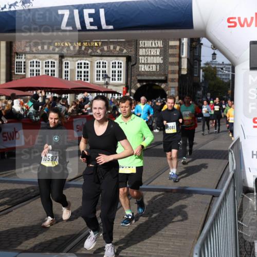 05.10.2025 - 20. swb-Marathon Bremen Yannick Fuchs http://msf.ph/oto/9237373 05.10.2025 11:06:10 Ziel 9355, 9931, 10081, 10095, 10100, 10101, 10587, 10597, 11134, 11425, 11468, 11525 meine-sportfotos.de