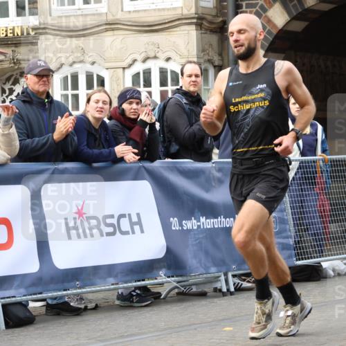 05.10.2025 - 20. swb-Marathon Bremen Strokosch-Dieckow http://msf.ph/oto/9237380 05.10.2025 12:40:14 Ziel 1714, 2138 meine-sportfotos.de