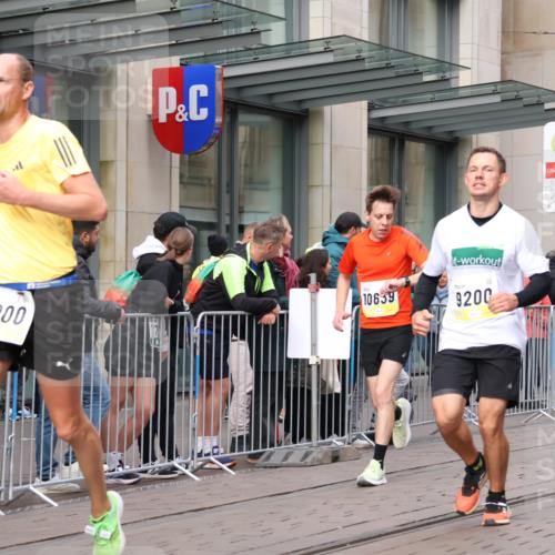 05.10.2025 - 20. swb-Marathon Bremen Strokosch-Dieckow http://msf.ph/oto/9237389 05.10.2025 10:45:26 Ziel 28, 8000, 9200, 9222, 9250, 9285, 9397, 9709, 9876, 9960, 10053, 10350, 10639, 10682, 10773, 10792, 10823, 11617, 11678, 11745, 28, 8000, 9200, 9222, 9250, 9285, 9397, 9709, 9876, 9960, 10053, 10350, 10639, 10682, 10773, 10792, 10823, 11617, 11678, 11745 meine-sportfotos.de