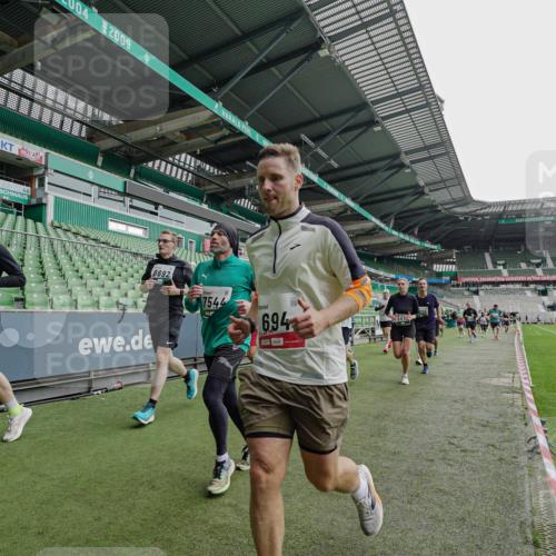 05.10.2025 - 20. swb-Marathon Bremen Michael Burmester http://msf.ph/oto/9237392 05.10.2025 13:00:29 Laufen im Stadion 47, 52, 271, 283, 491, 498, 575, 627, 694, 860, 954, 978, 1017, 1116, 1182, 1423, 1471, 1525, 1548, 1606, 1806, 1968, 2007, 2504, 2518, 2609, 2668, 2745, 2806, 2822, 2915, 3040, 3104, 3160, 3169, 3177, 3230, 3237, 3293, 3549, 3605, 3783, 4034, 4035, 4046, 4181, 4202, 4216, 4220, 4502, 4592, 4661, 4788, 4824, 4879, 5183, 5272, 5329, 5610, 5627, 5663, 5836, 5841, 6027, 6057, 6126, 6208, 6389, 6440, 6523, 6536, 6636, 6674, 6704, 6762, 6881, 7295, 7307, 7537, 7598, 7679, 8258 meine-sportfotos.de