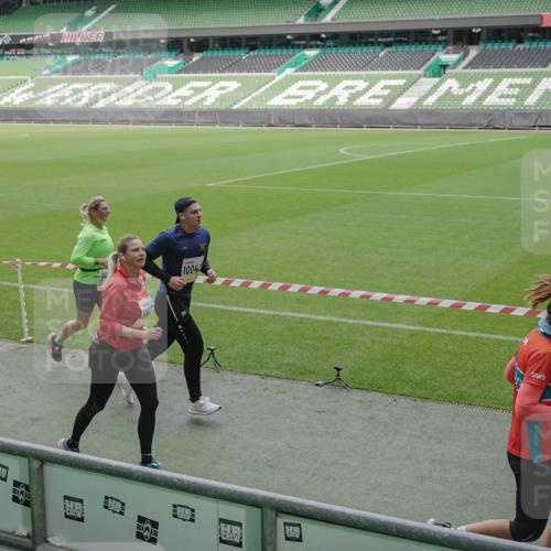 05.10.2025 - 20. swb-Marathon Bremen Michael Burmester http://msf.ph/oto/9237398 05.10.2025 10:33:05 Laufen im Stadion 7077, 7165, 9187, 9195, 9197, 9238, 9258, 9260, 9268, 9284, 9295, 9318, 9359, 9367, 9392, 9402, 9407, 9456, 9461, 9464, 9475, 9492, 9494, 9514, 9517, 9539, 9548, 9570, 9574, 9577, 9650, 9654, 9703, 9754, 9830, 9835, 9856, 9900, 9918, 9933, 9939, 9950, 10007, 10008, 10034, 10042, 10046, 10097, 10174, 10232, 10233, 10234, 10253, 10256, 10308, 10309, 10323, 10326, 10349, 10385, 10387, 10388, 10394, 10402, 10416, 10436, 10475, 10484, 10487, 10533, 10915 meine-sportfotos.de