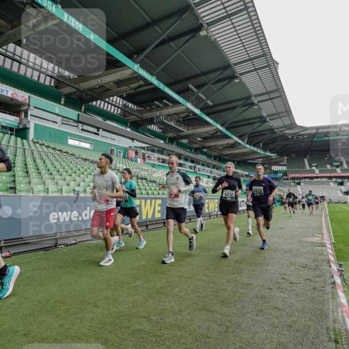 05.10.2025 - 20. swb-Marathon Bremen Michael Burmester http://msf.ph/oto/9237401 05.10.2025 13:00:30 Laufen im Stadion 47, 52, 72, 271, 283, 491, 498, 575, 627, 694, 860, 954, 978, 1017, 1116, 1182, 1423, 1471, 1525, 1548, 1606, 1806, 1968, 2007, 2504, 2518, 2609, 2668, 2745, 2806, 2822, 2915, 3040, 3104, 3160, 3169, 3177, 3230, 3237, 3293, 3549, 3605, 3783, 3979, 4034, 4035, 4046, 4181, 4202, 4216, 4220, 4502, 4592, 4661, 4788, 4824, 4879, 5183, 5272, 5329, 5610, 5627, 5663, 5836, 5841, 6027, 6057, 6126, 6208, 6389, 6440, 6523, 6536, 6636, 6674, 6704, 6762, 6881, 7295, 7307, 7537, 7598, 7679 meine-sportfotos.de