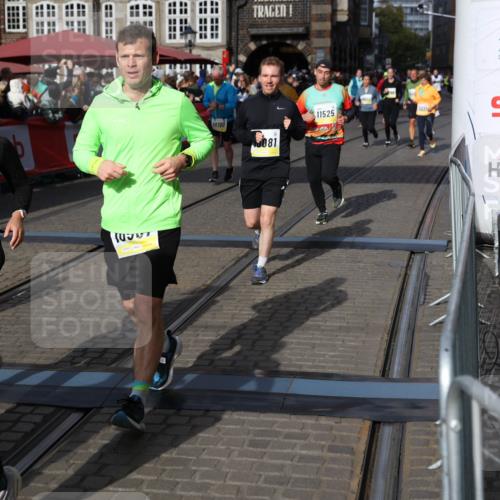 05.10.2025 - 20. swb-Marathon Bremen Yannick Fuchs http://msf.ph/oto/9237421 05.10.2025 11:06:11 Ziel 9355, 9786, 9931, 10081, 10095, 10100, 10101, 10587, 10597, 11134, 11425, 11468, 11525 meine-sportfotos.de