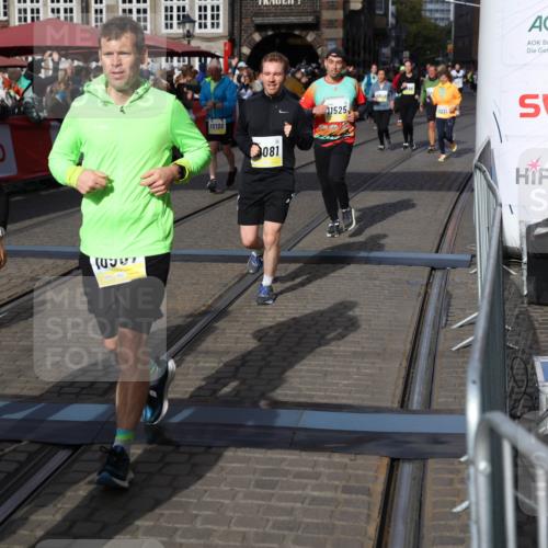 05.10.2025 - 20. swb-Marathon Bremen Yannick Fuchs http://msf.ph/oto/9237429 05.10.2025 11:06:11 Ziel 9355, 9786, 9931, 10081, 10095, 10100, 10101, 10587, 10597, 11134, 11425, 11468, 11525 meine-sportfotos.de