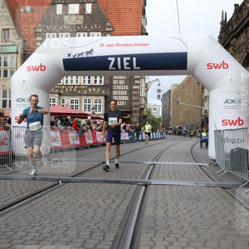 05.10.2025 - 20. swb-Marathon Bremen Yannick Fuchs http://msf.ph/oto/9237430 05.10.2025 10:38:56 Ziel 9341, 10352, 10409, 10517, 10862, 10967, 11132 meine-sportfotos.de
