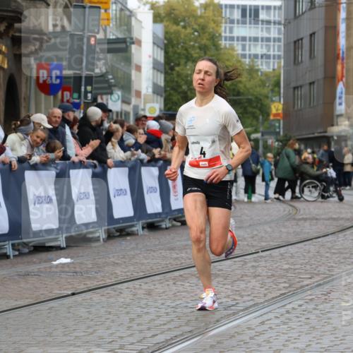 05.10.2025 - 20. swb-Marathon Bremen Strokosch-Dieckow http://msf.ph/oto/9237447 05.10.2025 12:40:30 Ziel 4, 351 meine-sportfotos.de