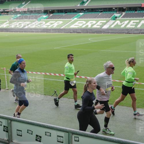 05.10.2025 - 20. swb-Marathon Bremen Michael Burmester http://msf.ph/oto/9237450 05.10.2025 10:33:07 Laufen im Stadion 7077, 7165, 9187, 9195, 9197, 9238, 9258, 9260, 9295, 9318, 9359, 9367, 9392, 9402, 9407, 9456, 9461, 9464, 9475, 9492, 9494, 9514, 9539, 9548, 9570, 9574, 9577, 9650, 9654, 9703, 9717, 9754, 9835, 9856, 9900, 9918, 9933, 9935, 9939, 9950, 10007, 10008, 10034, 10042, 10046, 10097, 10174, 10232, 10233, 10234, 10253, 10256, 10308, 10309, 10323, 10326, 10349, 10385, 10387, 10388, 10394, 10402, 10416, 10436, 10475, 10484, 10487, 10533, 10915, 10992 meine-sportfotos.de
