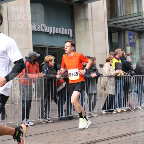 05.10.2025 - 20. swb-Marathon Bremen Strokosch-Dieckow http://msf.ph/oto/9237454 05.10.2025 10:45:28 Ziel 28, 8000, 9200, 9222, 9250, 9285, 9397, 9709, 9876, 9960, 10053, 10090, 10350, 10639, 10682, 10773, 10792, 10823, 11617, 11678, 11745, 28, 8000, 9200, 9222, 9250, 9285, 9397, 9709, 9876, 9960, 10053, 10090, 10350, 10639, 10682, 10773, 10792, 10823, 11617, 11678, 11745 meine-sportfotos.de