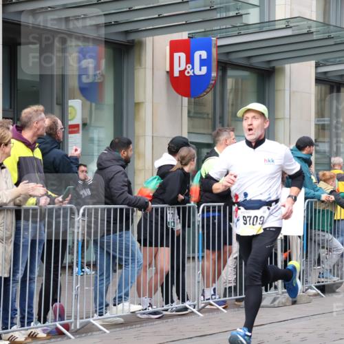05.10.2025 - 20. swb-Marathon Bremen Strokosch-Dieckow http://msf.ph/oto/9237462 05.10.2025 10:45:29 Ziel 28, 8000, 9200, 9222, 9285, 9397, 9709, 9876, 9960, 10053, 10090, 10350, 10639, 10773, 10792, 10823, 11617, 11678, 11745, 28, 8000, 9200, 9222, 9285, 9397, 9709, 9876, 9960, 10053, 10090, 10350, 10639, 10773, 10792, 10823, 11617, 11678, 11745 meine-sportfotos.de