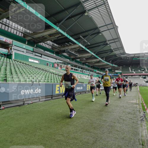 05.10.2025 - 20. swb-Marathon Bremen Michael Burmester http://msf.ph/oto/9237463 05.10.2025 13:00:40 Laufen im Stadion 47, 52, 72, 271, 283, 491, 498, 575, 627, 694, 1017, 1116, 1182, 1423, 1471, 1606, 1806, 1968, 1998, 2007, 2196, 2369, 2446, 2504, 2518, 2661, 2668, 2706, 2745, 2806, 2822, 2915, 3040, 3104, 3160, 3177, 3237, 3293, 3360, 3549, 3604, 3605, 3979, 4034, 4035, 4046, 4202, 4216, 4263, 4502, 4592, 4661, 4788, 4824, 4879, 5011, 5183, 5272, 5329, 5610, 5627, 5663, 5836, 5841, 6027, 6057, 6126, 6208, 6389, 6440, 6523, 6636, 6704, 6762, 6881, 7537, 7598 meine-sportfotos.de