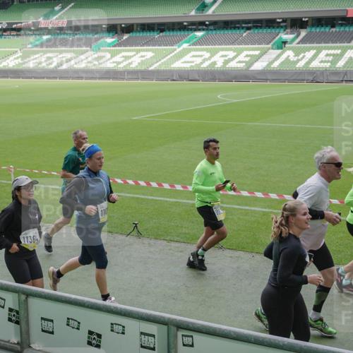 05.10.2025 - 20. swb-Marathon Bremen Michael Burmester http://msf.ph/oto/9237465 05.10.2025 10:33:07 Laufen im Stadion 7077, 7165, 9187, 9195, 9197, 9238, 9258, 9260, 9295, 9318, 9359, 9367, 9392, 9402, 9407, 9456, 9461, 9464, 9475, 9492, 9494, 9514, 9539, 9548, 9570, 9574, 9577, 9650, 9654, 9703, 9717, 9754, 9835, 9856, 9900, 9918, 9933, 9935, 9939, 9950, 10007, 10008, 10034, 10042, 10046, 10097, 10174, 10232, 10233, 10234, 10253, 10256, 10308, 10309, 10323, 10326, 10349, 10385, 10387, 10388, 10394, 10402, 10416, 10436, 10475, 10484, 10487, 10533, 10915, 10992 meine-sportfotos.de