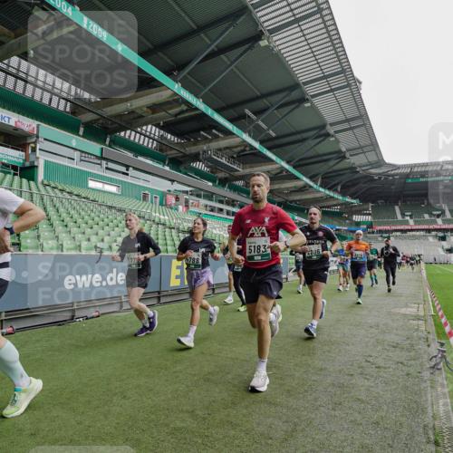 05.10.2025 - 20. swb-Marathon Bremen Michael Burmester http://msf.ph/oto/9237480 05.10.2025 13:00:43 Laufen im Stadion 47, 52, 72, 271, 283, 491, 498, 575, 627, 694, 1017, 1116, 1182, 1273, 1423, 1471, 1606, 1806, 1968, 1973, 1998, 2007, 2196, 2369, 2446, 2504, 2518, 2661, 2668, 2706, 2745, 2806, 2822, 2915, 3040, 3160, 3177, 3237, 3293, 3360, 3549, 3604, 3605, 3979, 4034, 4035, 4046, 4202, 4216, 4263, 4502, 4592, 4661, 4788, 4824, 4879, 5011, 5183, 5272, 5329, 5610, 5627, 5663, 5836, 5841, 6027, 6057, 6208, 6389, 6440, 6523, 6636, 6704, 6762, 6881, 7537, 7598 meine-sportfotos.de