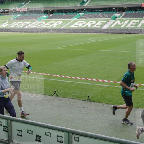 05.10.2025 - 20. swb-Marathon Bremen Michael Burmester http://msf.ph/oto/9237485 05.10.2025 10:33:08 Laufen im Stadion 7077, 7165, 9187, 9195, 9197, 9238, 9258, 9260, 9295, 9318, 9359, 9367, 9392, 9402, 9407, 9456, 9461, 9464, 9475, 9492, 9494, 9514, 9539, 9548, 9570, 9574, 9577, 9650, 9654, 9703, 9717, 9754, 9835, 9856, 9900, 9918, 9933, 9935, 9939, 9950, 10007, 10008, 10032, 10034, 10042, 10046, 10097, 10174, 10232, 10233, 10234, 10253, 10256, 10308, 10309, 10323, 10326, 10349, 10387, 10388, 10394, 10402, 10416, 10436, 10475, 10484, 10487, 10533, 10915, 10992 meine-sportfotos.de