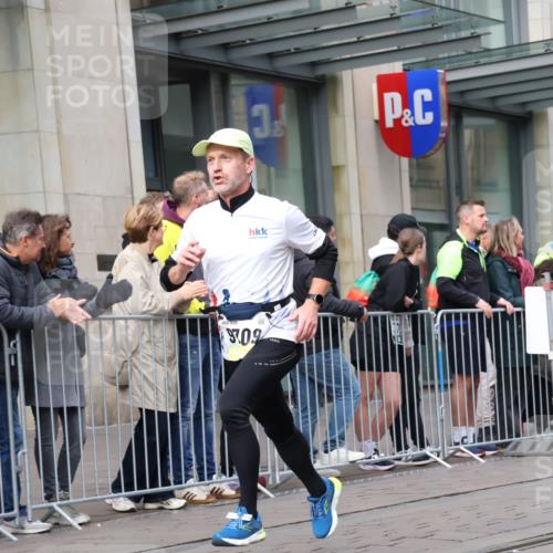 05.10.2025 - 20. swb-Marathon Bremen Strokosch-Dieckow http://msf.ph/oto/9237486 05.10.2025 10:45:29 Ziel 28, 8000, 9200, 9222, 9285, 9397, 9709, 9876, 9960, 10053, 10090, 10350, 10639, 10773, 10792, 10823, 11617, 11678, 11745, 28, 8000, 9200, 9222, 9285, 9397, 9709, 9876, 9960, 10053, 10090, 10350, 10639, 10773, 10792, 10823, 11617, 11678, 11745 meine-sportfotos.de