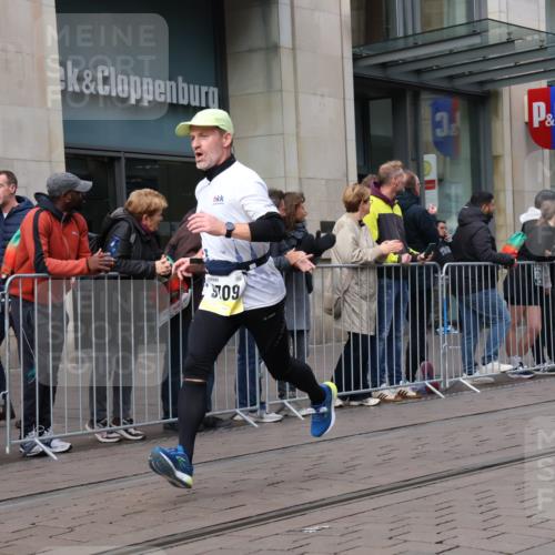 05.10.2025 - 20. swb-Marathon Bremen Strokosch-Dieckow http://msf.ph/oto/9237491 05.10.2025 10:45:30 Ziel 28, 8000, 9200, 9222, 9285, 9397, 9500, 9709, 9876, 9960, 10090, 10350, 10639, 10773, 10792, 10823, 11513, 11617, 11678, 11745, 28, 8000, 9200, 9222, 9285, 9397, 9500, 9709, 9876, 9960, 10090, 10350, 10639, 10773, 10792, 10823, 11513, 11617, 11678, 11745 meine-sportfotos.de