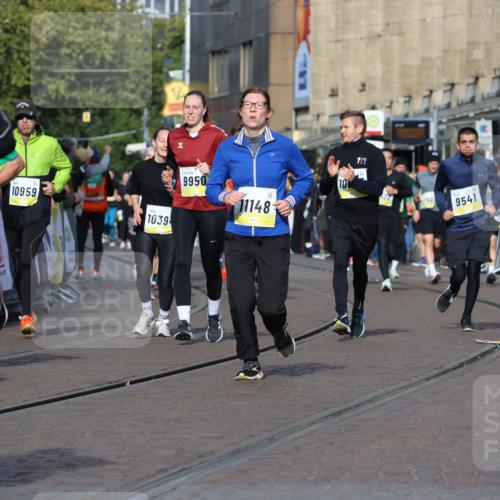 05.10.2025 - 20. swb-Marathon Bremen Strokosch-Dieckow http://msf.ph/oto/9237500 05.10.2025 10:55:57 Ziel 7147, 9541, 9871, 9950, 10015, 10394, 10641, 10654, 10675, 10758, 10921, 10959, 11148, 11439, 11626 meine-sportfotos.de