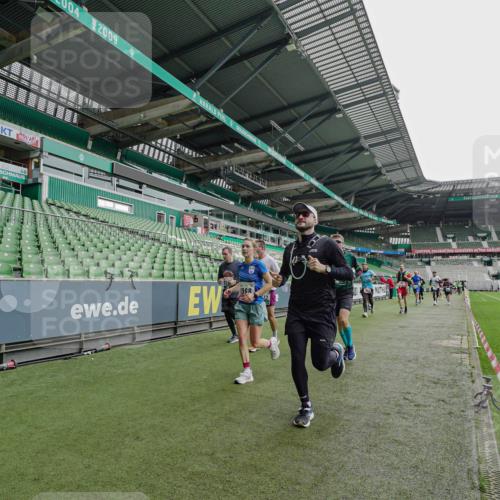 05.10.2025 - 20. swb-Marathon Bremen Michael Burmester http://msf.ph/oto/9237503 05.10.2025 13:00:46 Laufen im Stadion 47, 52, 72, 156, 271, 283, 491, 498, 575, 627, 694, 1017, 1116, 1182, 1273, 1423, 1471, 1606, 1806, 1968, 1973, 1998, 2007, 2196, 2330, 2369, 2446, 2504, 2518, 2661, 2668, 2706, 2745, 2806, 2822, 2915, 3040, 3160, 3177, 3209, 3237, 3293, 3360, 3549, 3604, 3605, 3979, 4034, 4035, 4046, 4202, 4216, 4263, 4502, 4592, 4661, 4788, 4879, 5011, 5121, 5183, 5272, 5329, 5414, 5610, 5627, 5663, 5727, 5836, 5841, 6027, 6057, 6208, 6389, 6440, 6523, 6636, 6704, 6762 meine-sportfotos.de