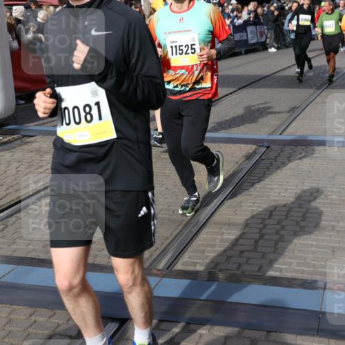 05.10.2025 - 20. swb-Marathon Bremen Yannick Fuchs http://msf.ph/oto/9237512 05.10.2025 11:06:13 Ziel 9355, 9438, 9786, 9931, 10081, 10095, 10100, 10101, 10462, 10587, 10597, 10623, 11134, 11231, 11425, 11468, 11525 meine-sportfotos.de