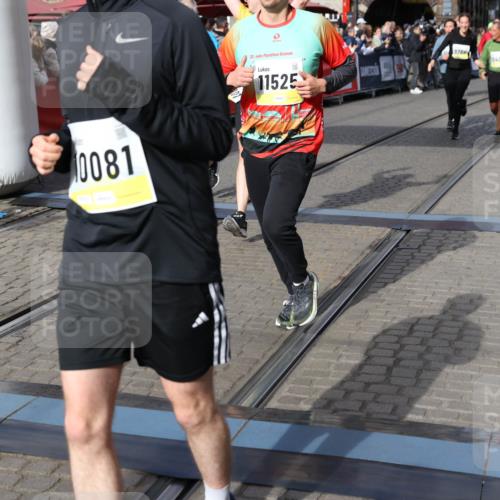 05.10.2025 - 20. swb-Marathon Bremen Yannick Fuchs http://msf.ph/oto/9237524 05.10.2025 11:06:13 Ziel 9355, 9438, 9786, 9931, 10081, 10095, 10100, 10101, 10462, 10587, 10597, 10623, 11134, 11231, 11425, 11468, 11525 meine-sportfotos.de