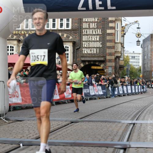 05.10.2025 - 20. swb-Marathon Bremen Yannick Fuchs http://msf.ph/oto/9237532 05.10.2025 10:38:59 Ziel 9341, 10352, 10409, 10517, 10967, 11132 meine-sportfotos.de