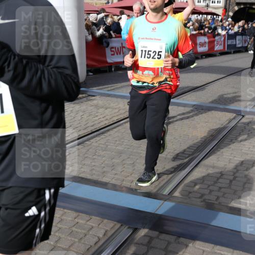 05.10.2025 - 20. swb-Marathon Bremen Yannick Fuchs http://msf.ph/oto/9237534 05.10.2025 11:06:13 Ziel 9355, 9438, 9786, 9931, 10081, 10095, 10100, 10101, 10462, 10587, 10597, 10623, 11134, 11231, 11425, 11468, 11525 meine-sportfotos.de