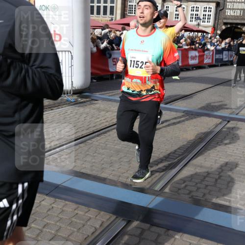 05.10.2025 - 20. swb-Marathon Bremen Yannick Fuchs http://msf.ph/oto/9237537 05.10.2025 11:06:13 Ziel 9355, 9438, 9786, 9931, 10081, 10095, 10100, 10101, 10462, 10587, 10597, 10623, 11134, 11231, 11425, 11468, 11525 meine-sportfotos.de