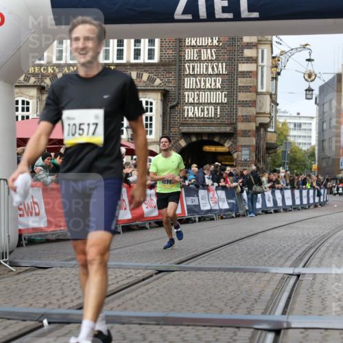05.10.2025 - 20. swb-Marathon Bremen Yannick Fuchs http://msf.ph/oto/9237540 05.10.2025 10:38:59 Ziel 9341, 10352, 10409, 10517, 10967, 11132 meine-sportfotos.de
